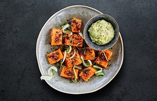 Truite des Fjords sauce au poivre noir et crème d'avocat