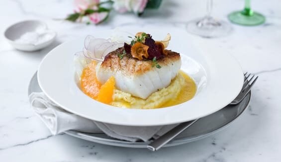 Skrei poêlé, sauce à l’orange et purée de pommes de terre