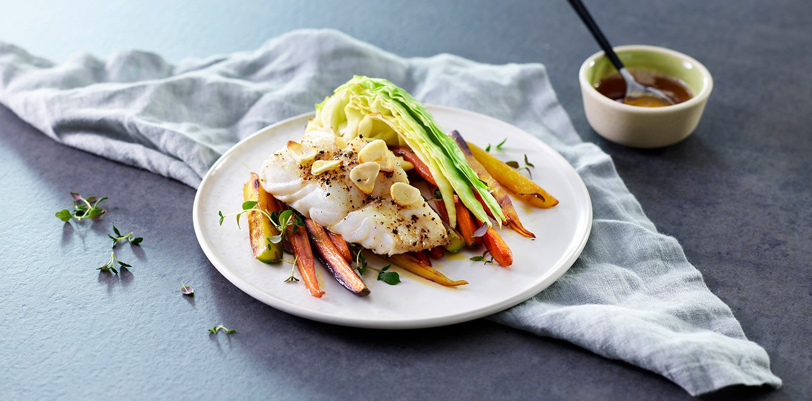 Cabillaud au four à la sauce au beurre et au chou pointu