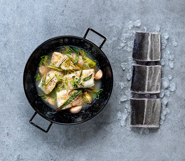 Lieu noir au four, sauce citron et pomme