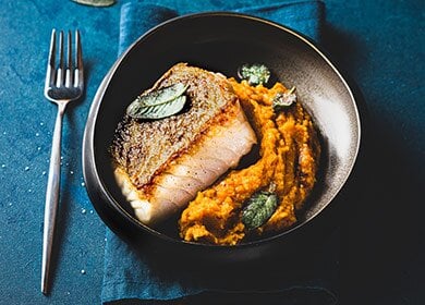 Skrei de Norvège au beurre de sauge et purée de potimarron